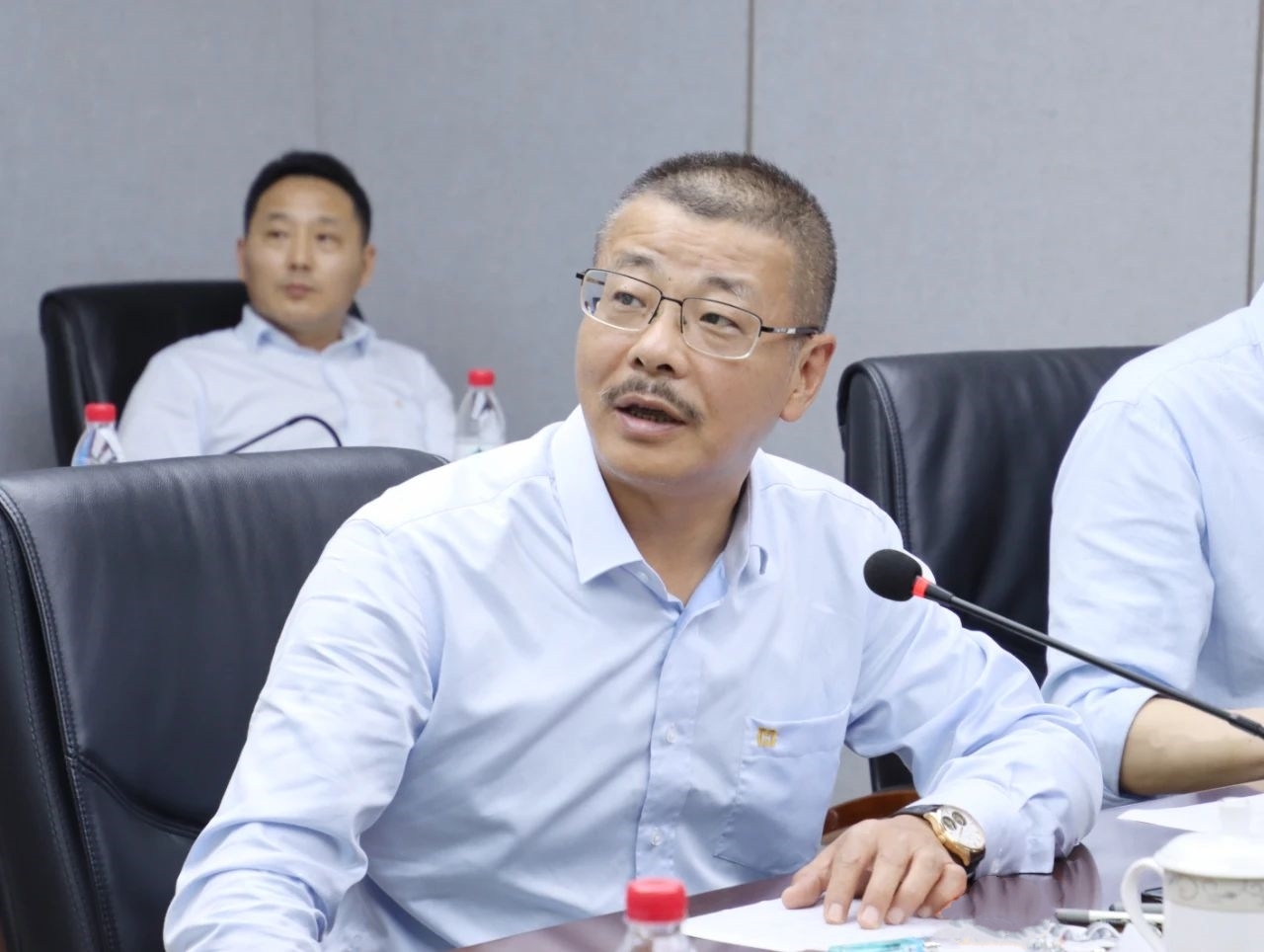 菠菜担保网学习贯彻海南省委八届四次全会精神 推动高质量生长2_副本_副本.jpg