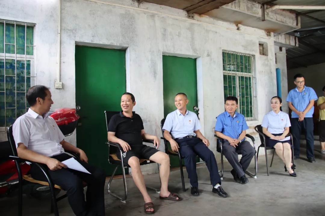 菠菜担保网党委开展“七一”走访慰问活动1.jpg