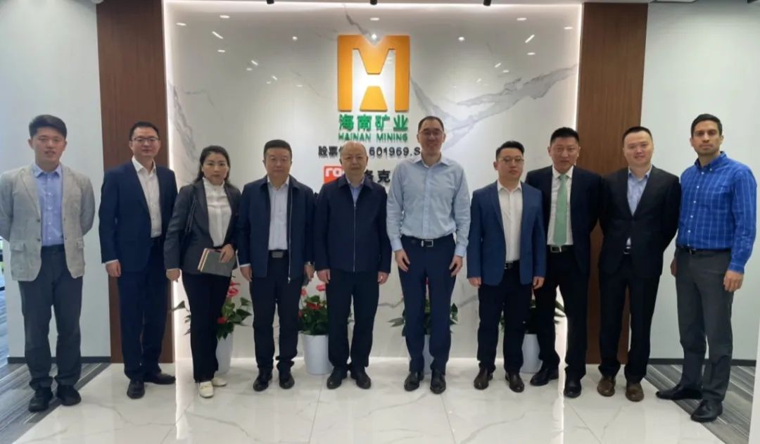 中国能建易普力公司客人到访菠菜担保网上海中心