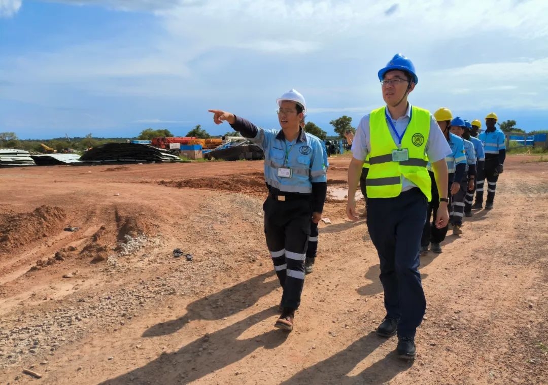 菠菜担保网总裁滕磊赴马里锂矿项目开展现场调研