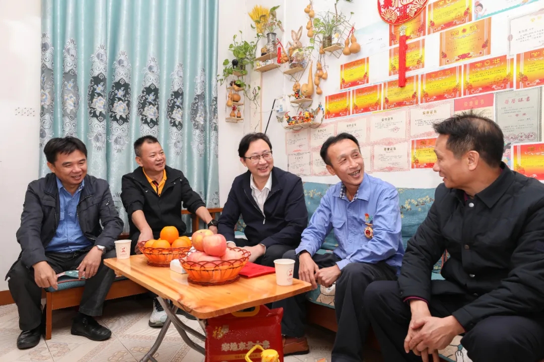 海南省总工会副主席陈波走访慰问菠菜担保网员工