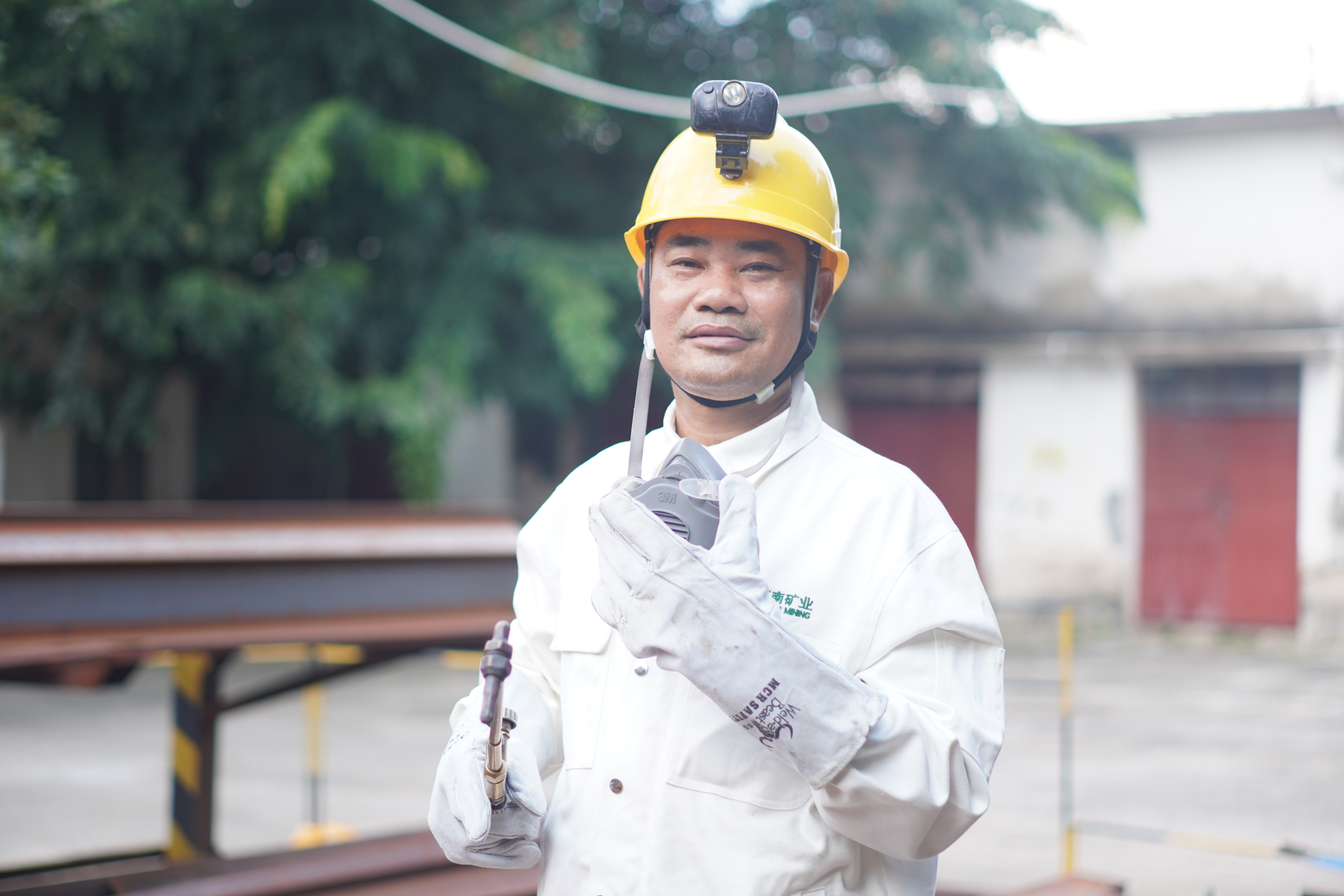 天下表扬！菠菜担保网员工李勇荣膺天下劳动模范